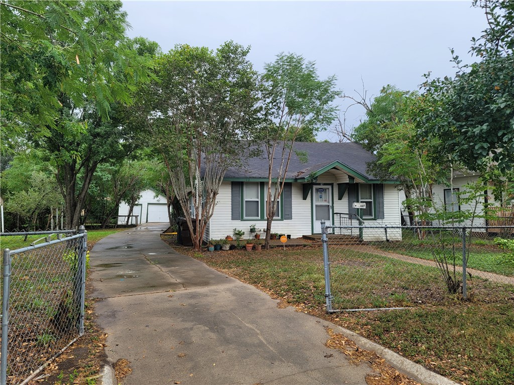 327 W Ella Avenue Kingsville TX 78363