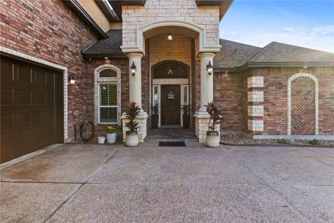 15001 Lake Mead Robstown TX 78380