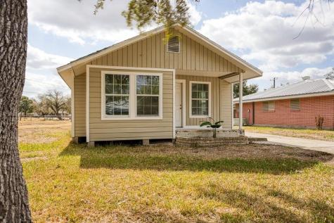 1012 E Market Street Sinton TX 78387