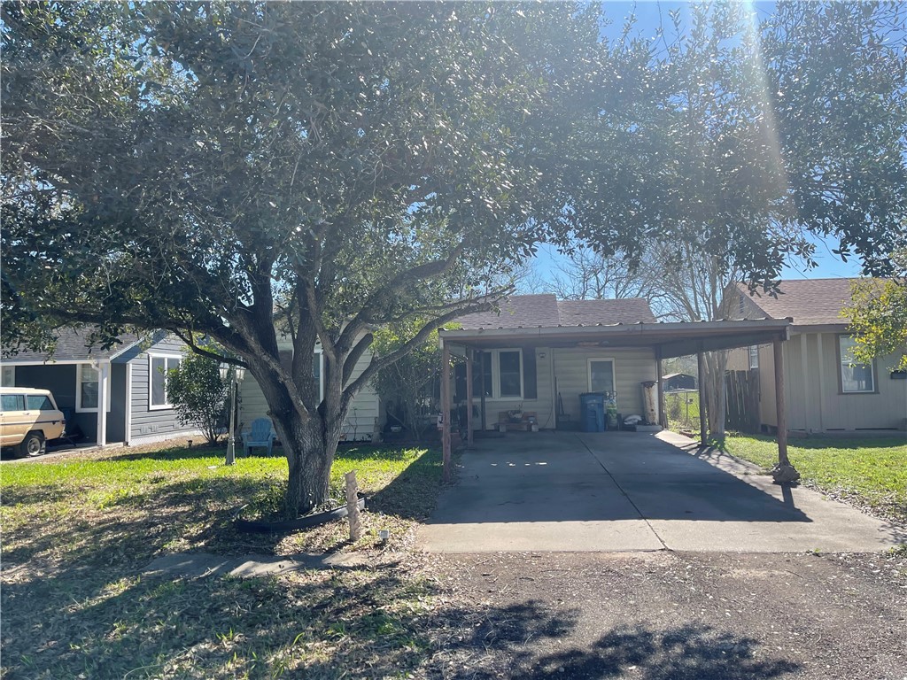 304 E 2nd Street Bishop TX 78343