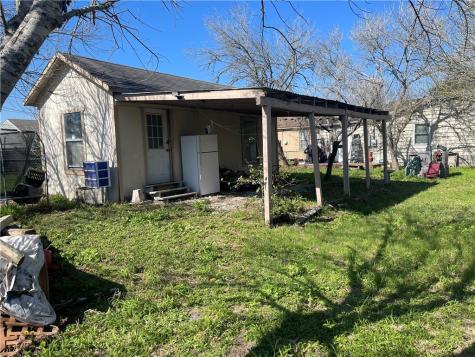 304 E 2nd Street Bishop TX 78343