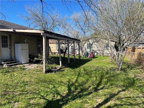 304 E 2nd Street Bishop TX 78343