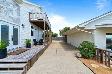 605 + 607 Copano Bay Drive Bayside TX 78340