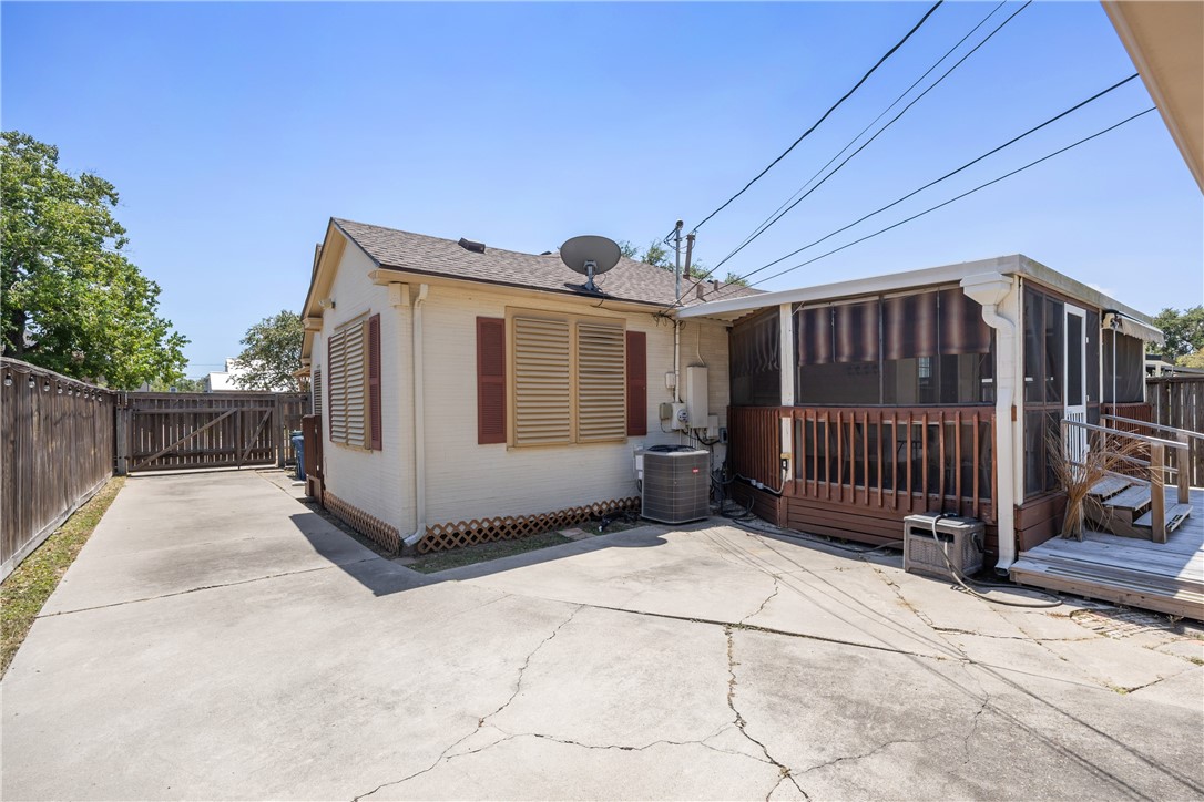 322 Southern Street Corpus Christi TX 78404