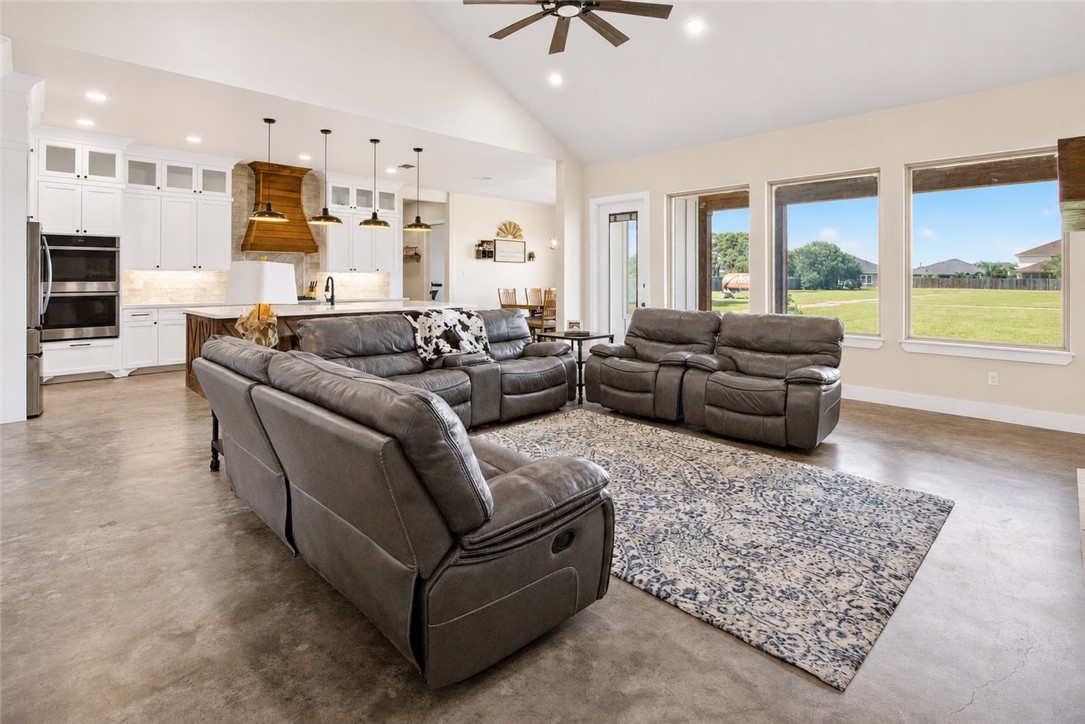 1056 Glenoak Drive Corpus Christi TX 78418