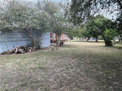 613 W Market Street Sinton TX 78387