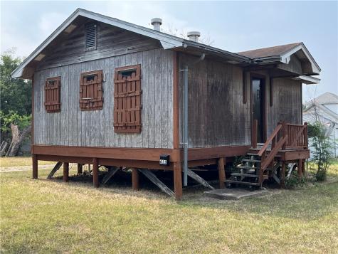 613 W Market Street Sinton TX 78387