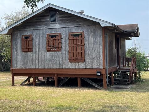613 W Market Street Sinton TX 78387