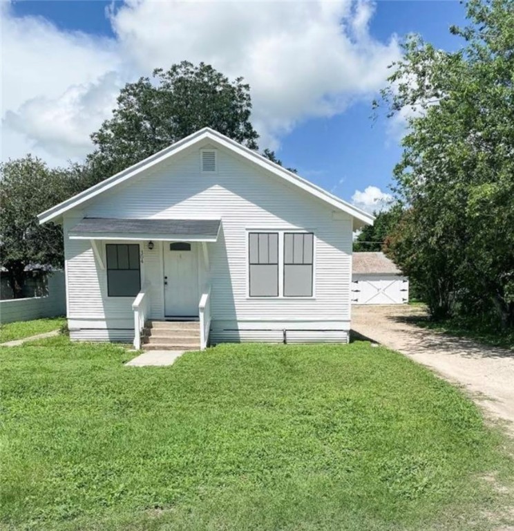 304 N Eugenia Street Orange Grove TX 78372