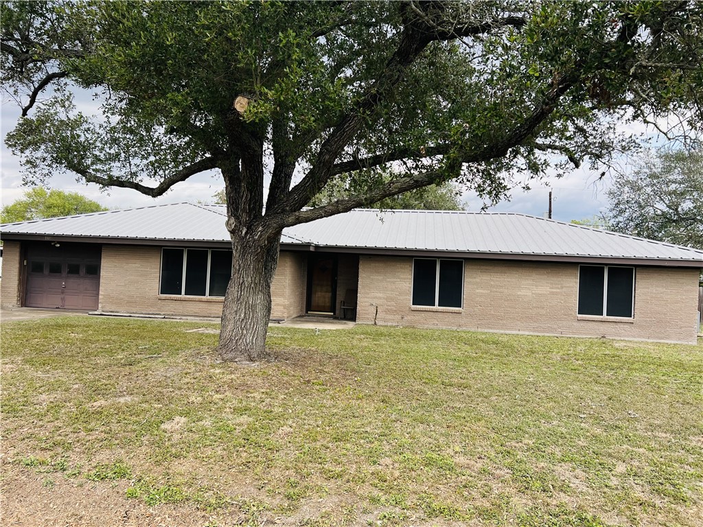 1105 Johnson Street Woodsboro TX 78393