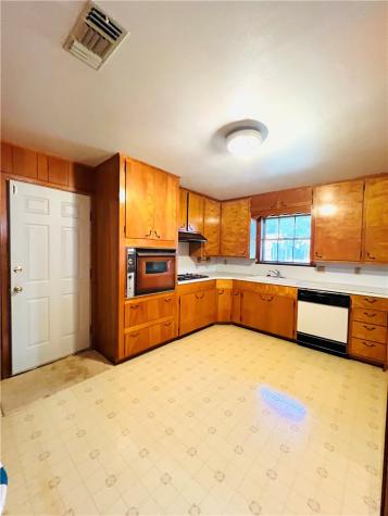 1105 Johnson Street Woodsboro TX 78393