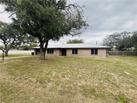 1105 Johnson Street Woodsboro TX 78393