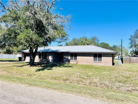 1105 Johnson Street Woodsboro TX 78393