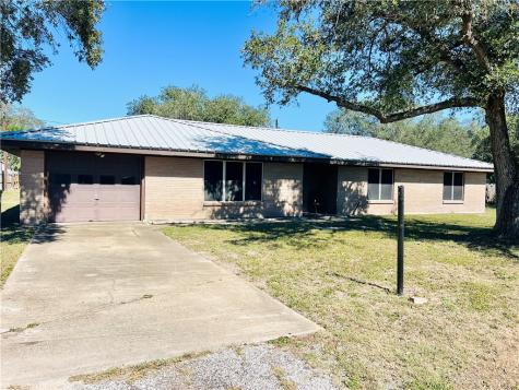 1105 Johnson Street Woodsboro TX 78393