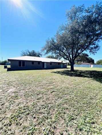 1105 Johnson Street Woodsboro TX 78393