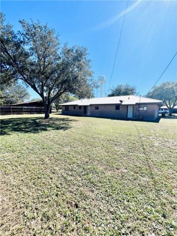 1105 Johnson Street Woodsboro TX 78393