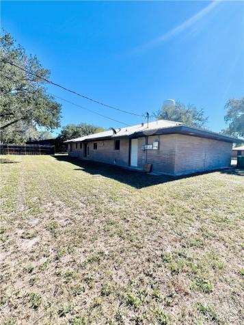 1105 Johnson Street Woodsboro TX 78393