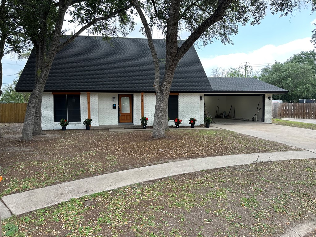 704 Lyndale Street Kingsville TX 78363