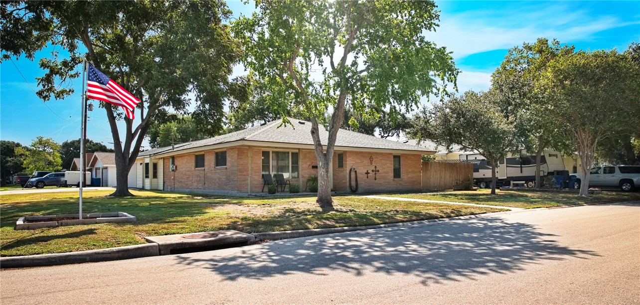 1612 Austin Street Portland TX 78374
