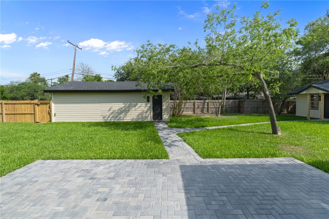 301 Pasadena Place Corpus Christi TX 78411
