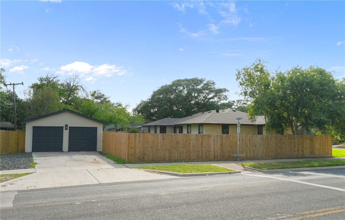 301 Pasadena Place Corpus Christi TX 78411
