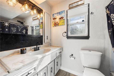 204 Wilshire Creek Portland TX 78374