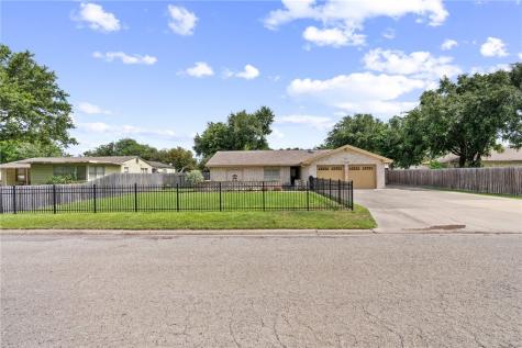 1136 W Lee Avenue Kingsville TX 78363