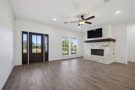 10023 County Rd 597/ Hwy 9 (old) Mathis TX 78368