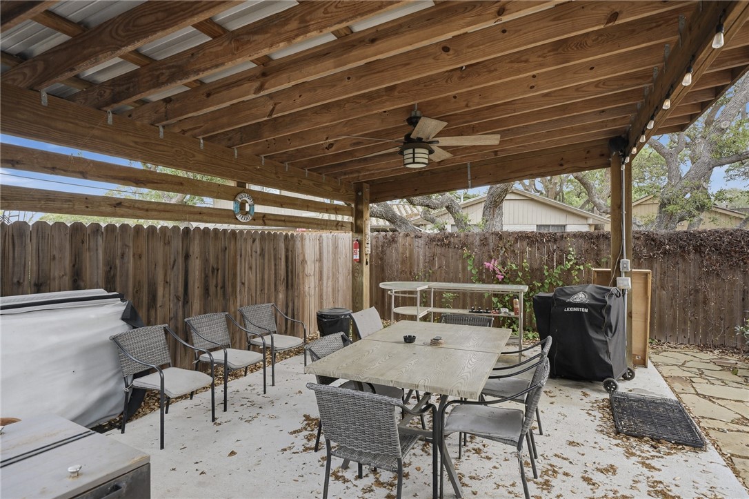 1904 Bay Avenue Rockport TX 78382
