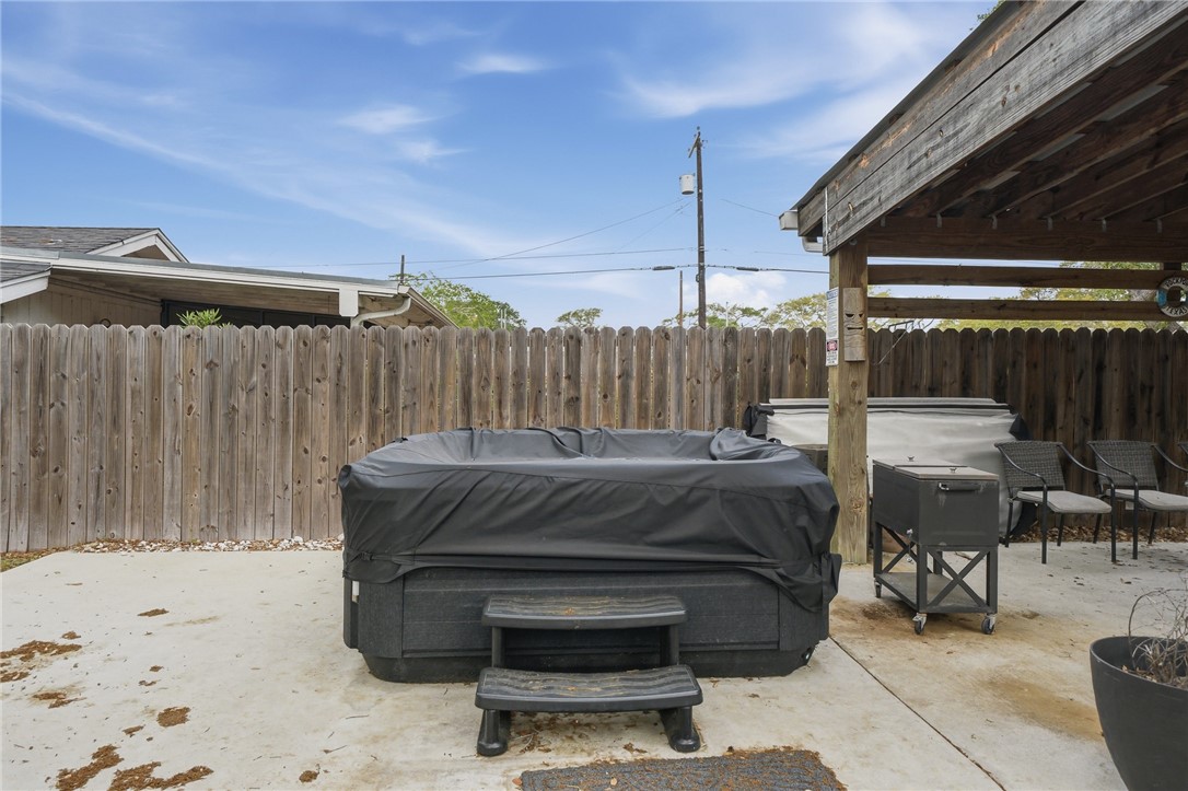 1904 Bay Avenue Rockport TX 78382