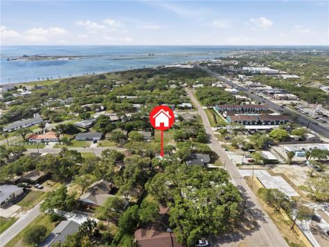 1904 Bay Avenue Rockport TX 78382