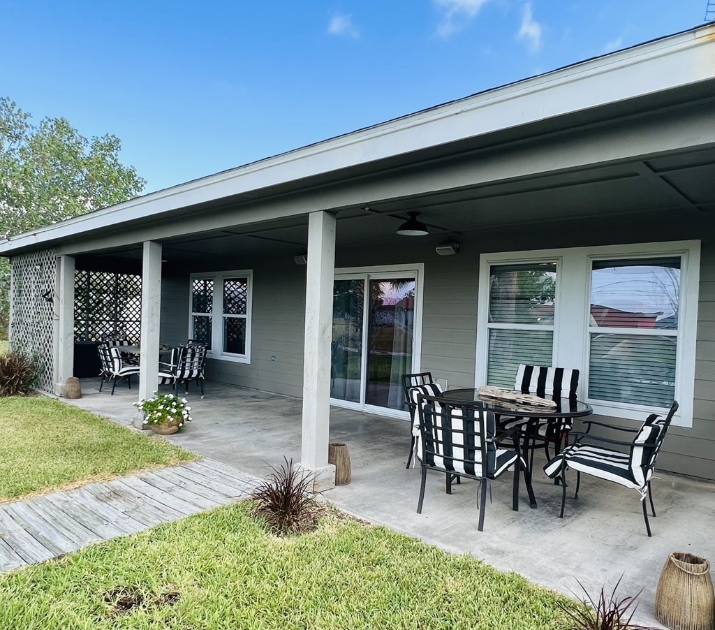 213 W Speckled Trout Rockport TX 78382