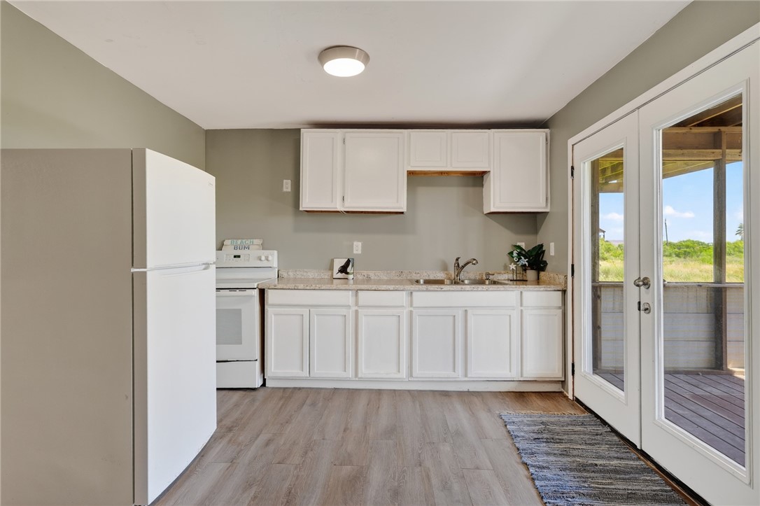 114 W Shady Oak Rockport TX 78382