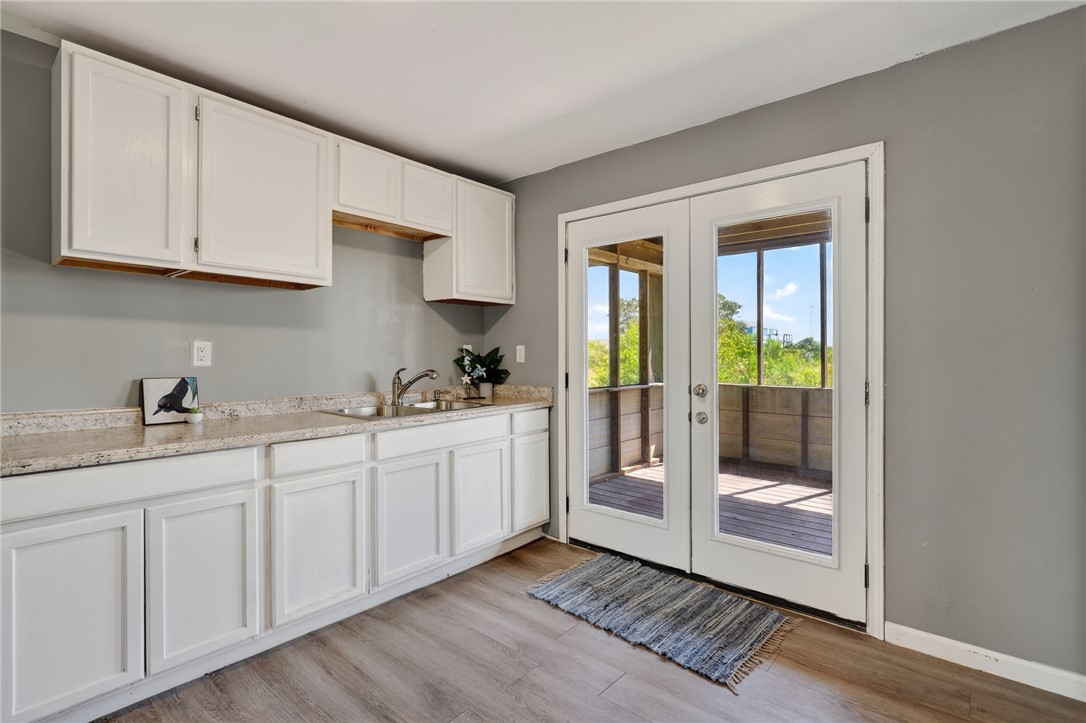 114 W Shady Oak Rockport TX 78382