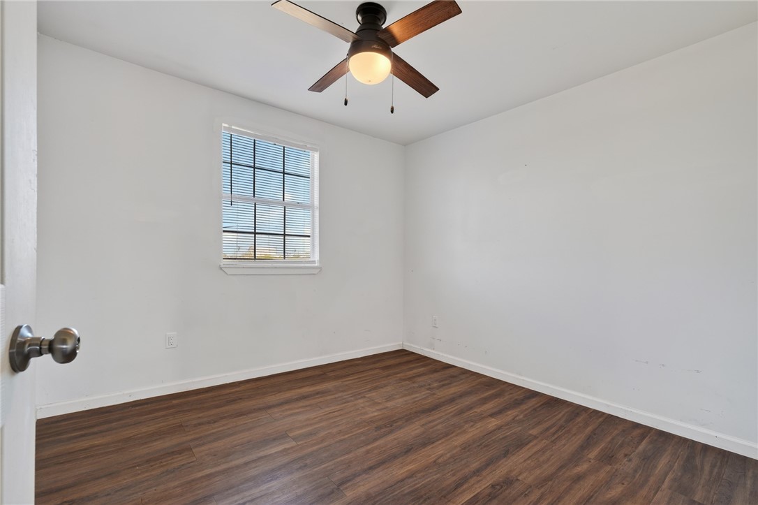 114 W Shady Oak Rockport TX 78382