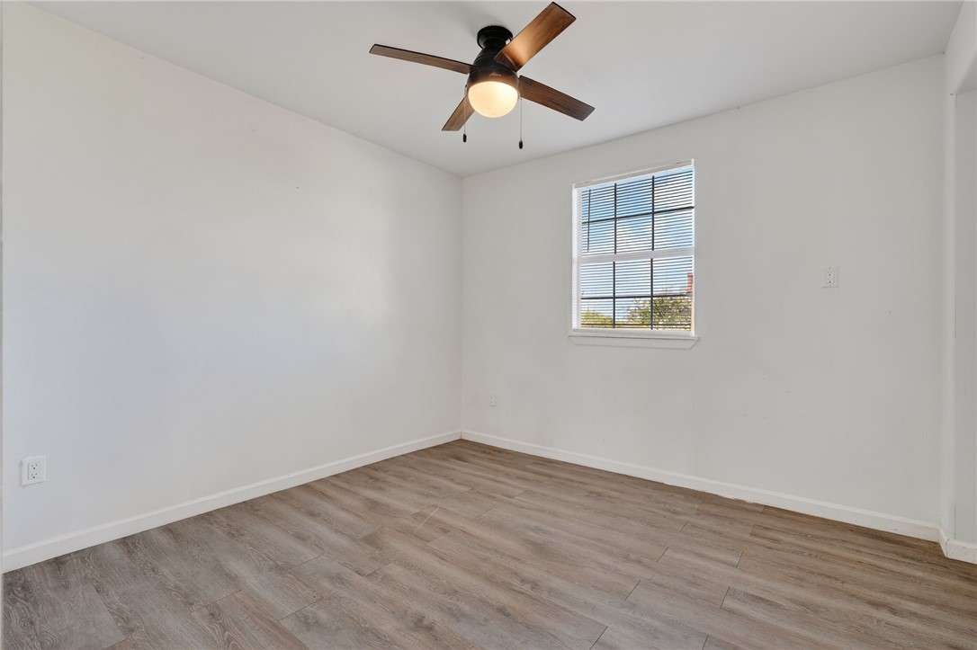 114 W Shady Oak Rockport TX 78382