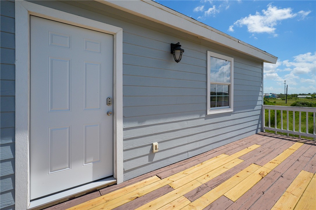 114 W Shady Oak Rockport TX 78382