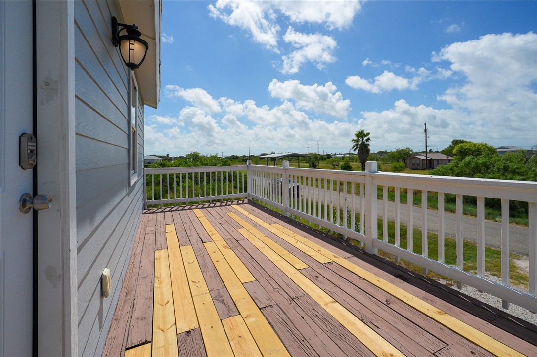 114 W Shady Oak Rockport TX 78382