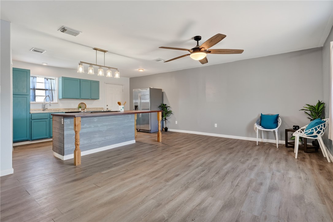 114 W Shady Oak Rockport TX 78382