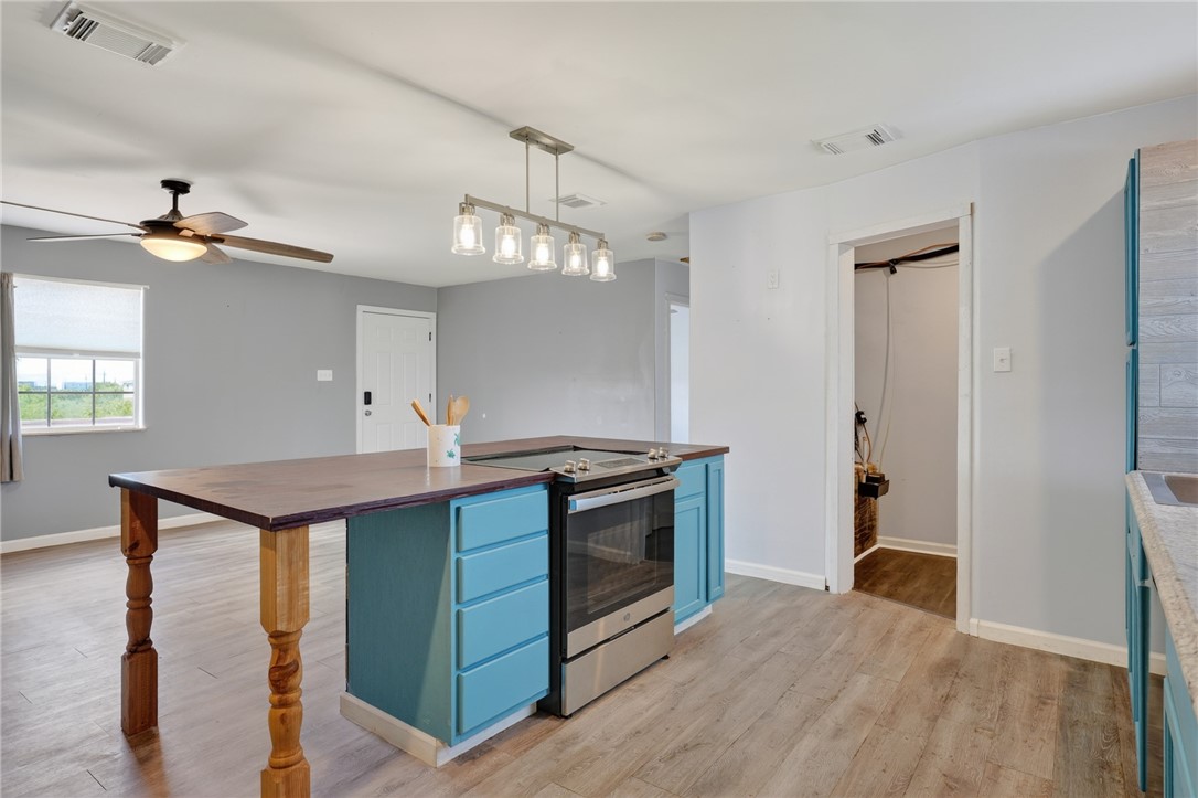 114 W Shady Oak Rockport TX 78382