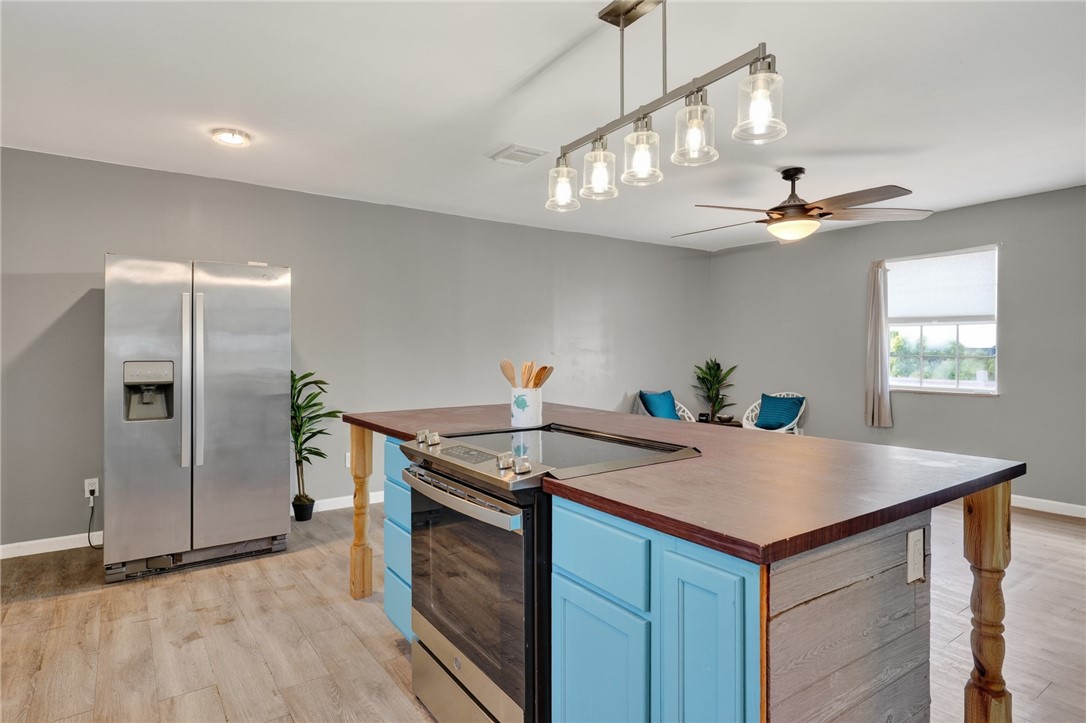 114 W Shady Oak Rockport TX 78382