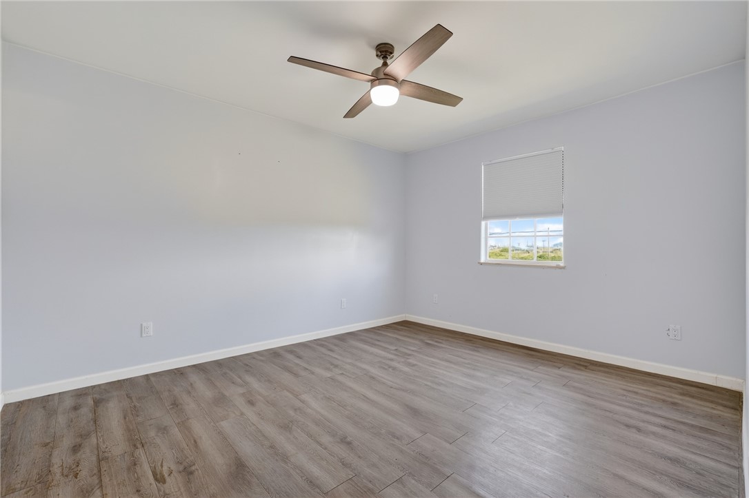 114 W Shady Oak Rockport TX 78382