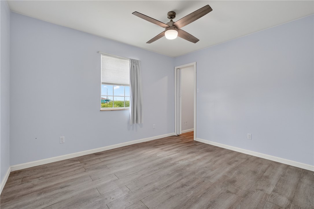 114 W Shady Oak Rockport TX 78382