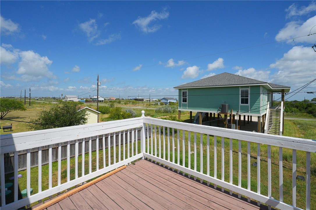 114 W Shady Oak Rockport TX 78382