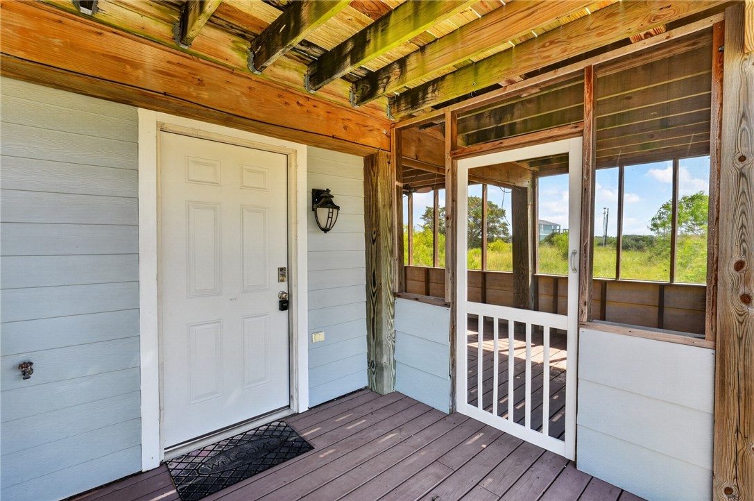 114 W Shady Oak Rockport TX 78382