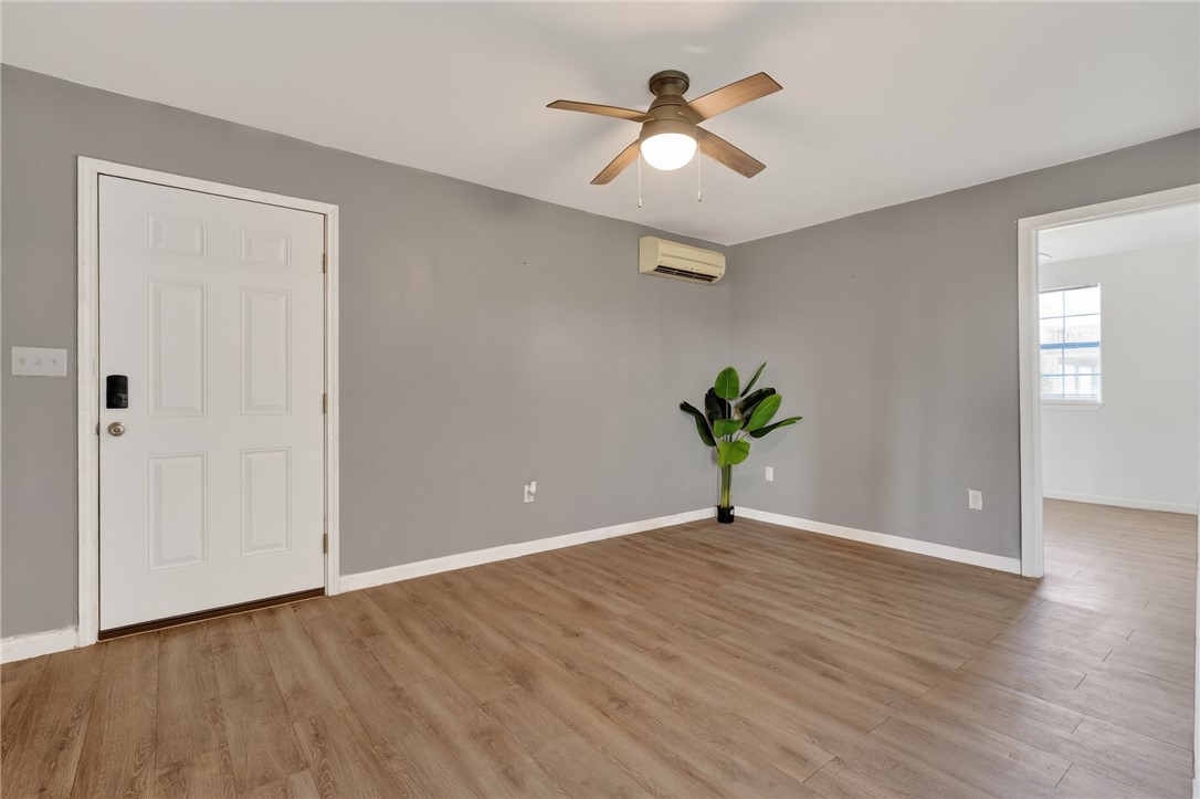 114 W Shady Oak Rockport TX 78382