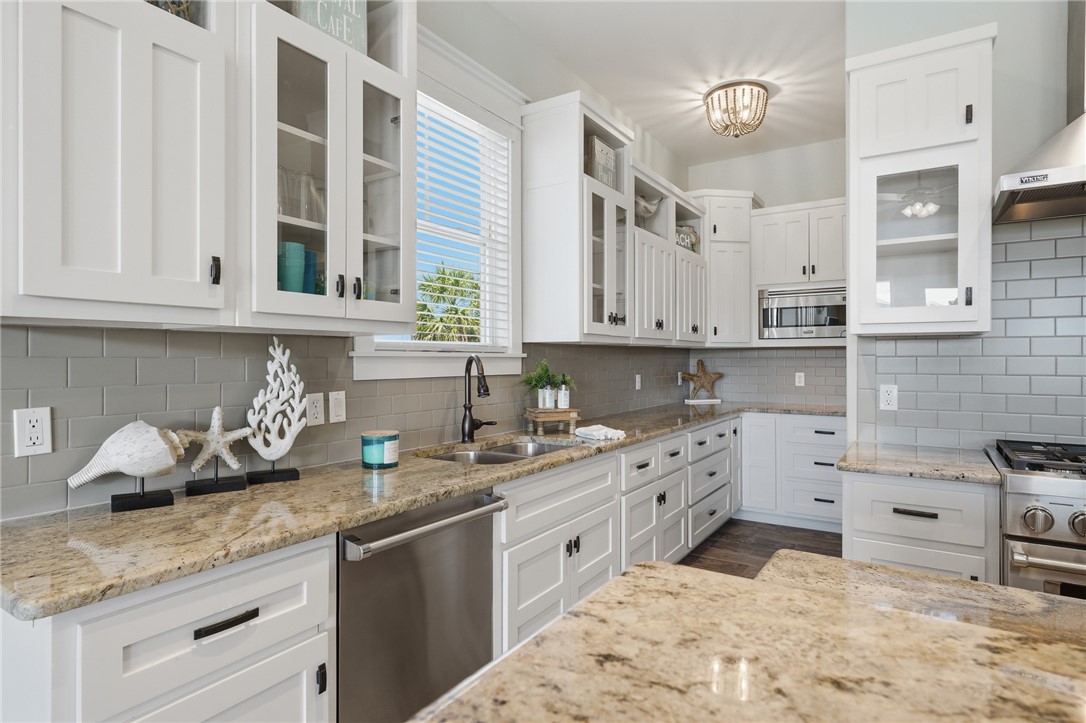 1009 Fiji Drive Rockport TX 78382