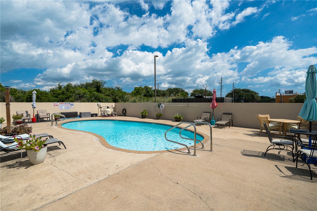 107 Pebble Creek Drive Rockport TX 78382