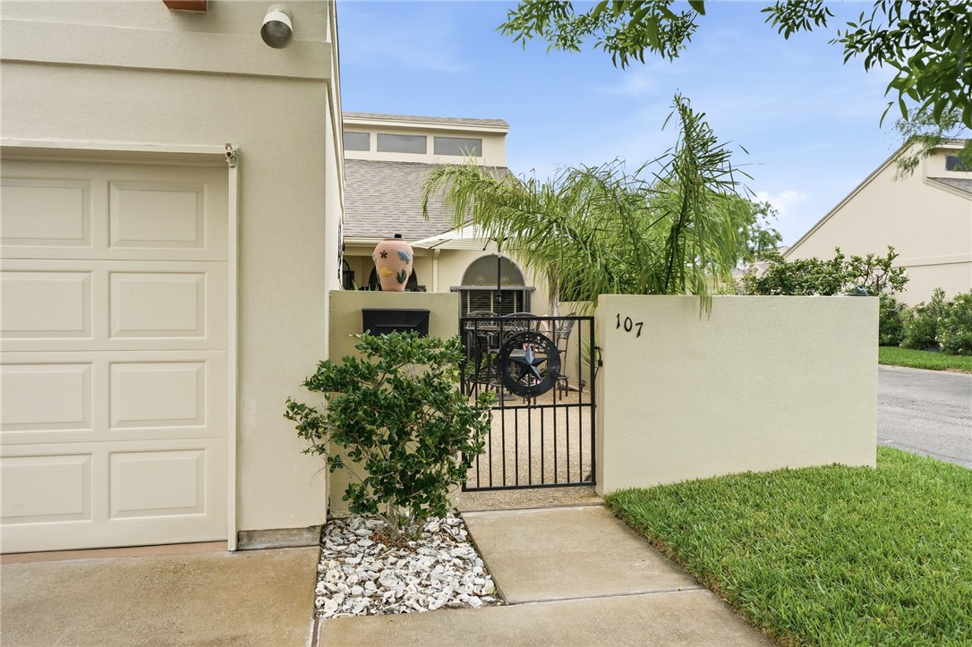 107 Pebble Creek Drive Rockport TX 78382