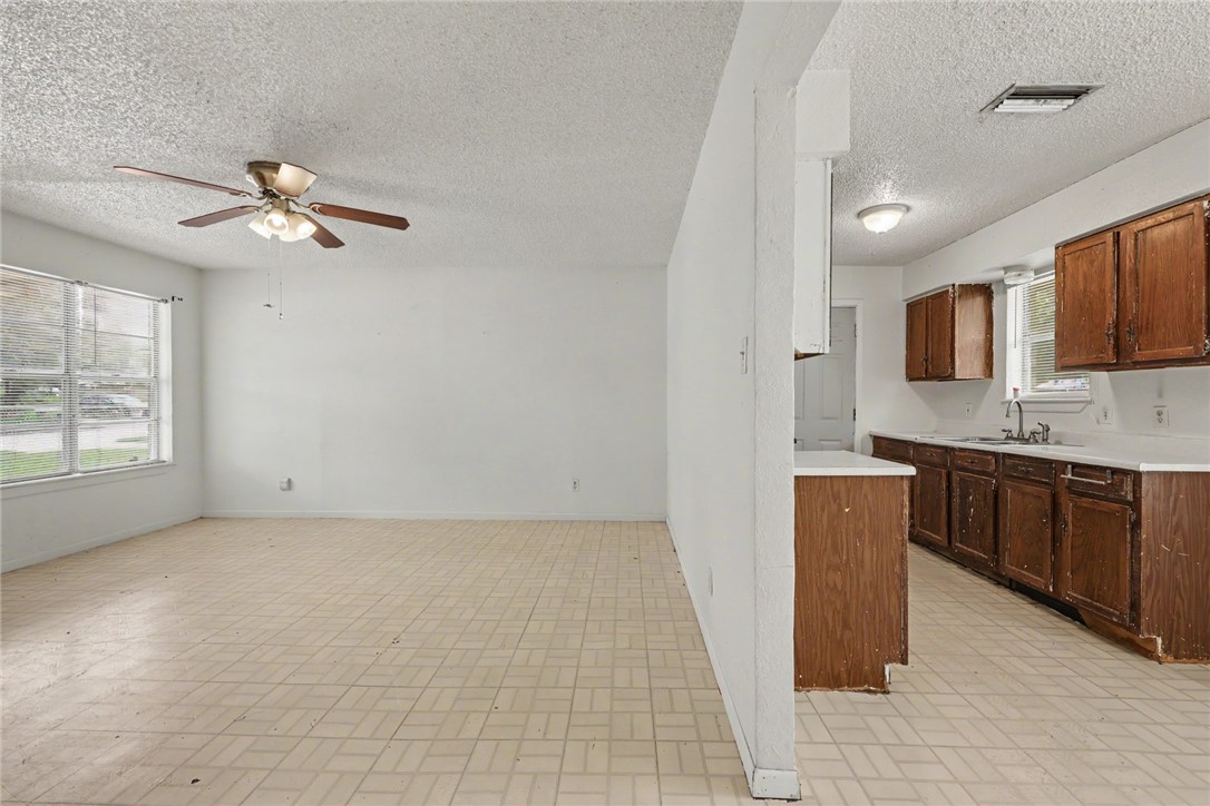 202 Canyonview George West TX 78022